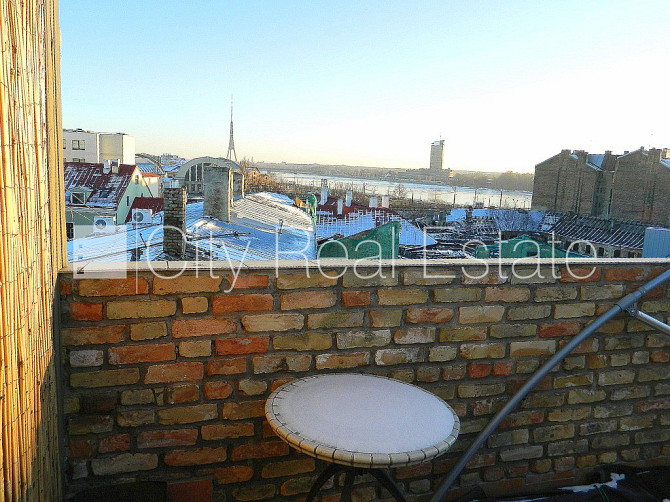 Fasādes māja, ieeja no ielas, kāpņu telpa pēc kosmētiskā remonta, franču balkons, terase, Rīga - foto 14