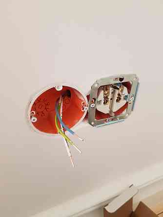 Elektriķa pakalpojumi un elektroinstalācijas darbi Rīgā. Lampu, lustru, gaismekļu, prožektoru... Rīga