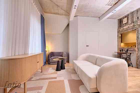 Īrē dizaina 4 istabu dzīvokli Vecrīgas sirdī

Izīrē izsmalcinātu, pilnībā renovētu dizaina dzīvokli  Rīga