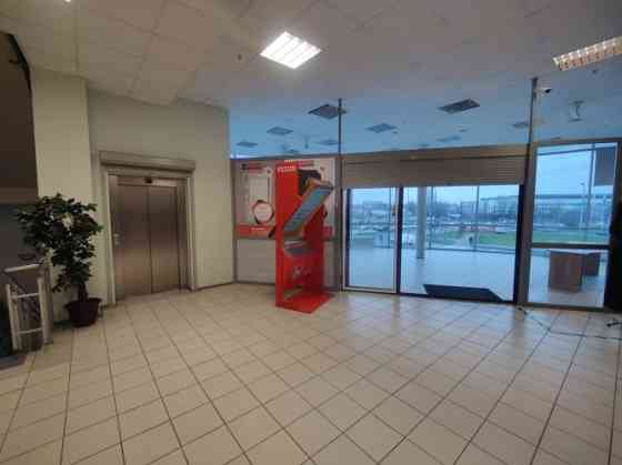 Tiek iznomāta tirdzniecības platība T/C "Sahāra" 2.stāvā.  Telpa atrodas 2.stāvā, ar lieliem skatlog Рига