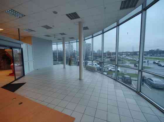 Tiek iznomāta tirdzniecības platība T/C "Sahāra" 2.stāvā.  Telpa atrodas 2.stāvā, ar lieliem skatlog Рига