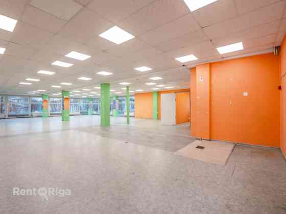 Сдаётся коммерческое помещение в торговом центре Maxima, Зиепниеккалнс.  Предлагаем Рига