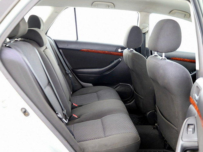 Toyota Avensis Linea Sol ATM 2.0 108kW Tallina - foto 7