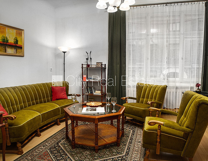 Fasādes māja, renovēta māja, ieeja no ielas, kāpņu telpa pēc kosmētiskā remonta, logi Rīga - foto 12