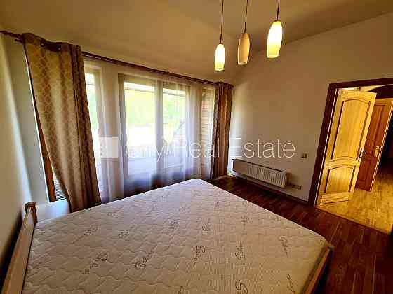 Домовладение, реставрированный дом, благоустроенный озеленённый двор, закрытая Рига