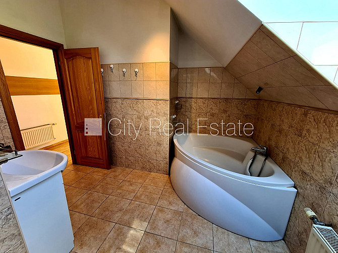 Домовладение, реставрированный дом, благоустроенный озеленённый двор, закрытая Рига - изображение 17