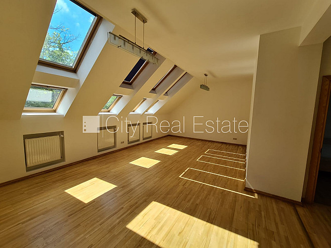 Домовладение, реставрированный дом, благоустроенный озеленённый двор, закрытая Рига - изображение 2