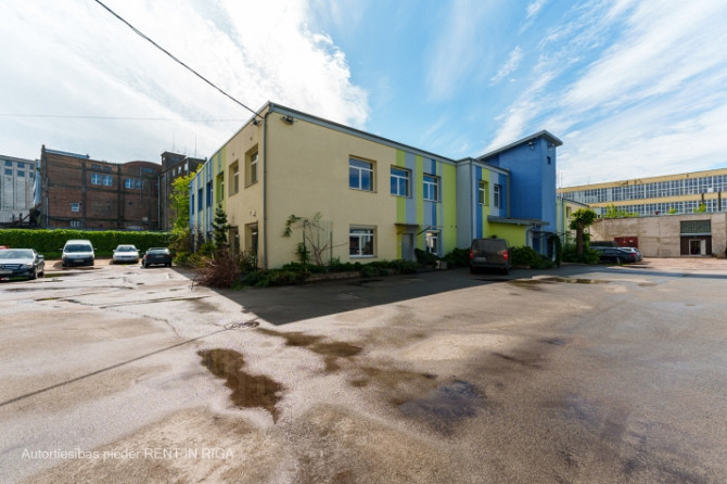 Светлый офис в качественно отреставрированном здании.  Офис прямоугольной формы. Рига - изображение 7