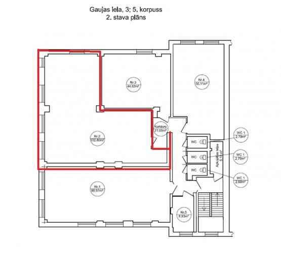 Светлый офис в качественно отреставрированном здании.  Офис прямоугольной формы. Рига