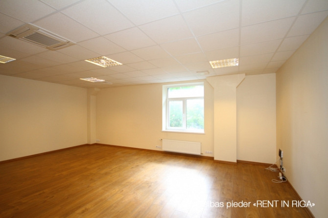 Светлый офис в качественно отреставрированном здании.  Офис прямоугольной формы. Рига - изображение 2