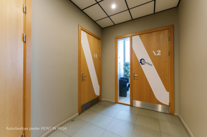 Светлый офис в качественно отреставрированном здании.  Офис прямоугольной формы. Рига - изображение 6