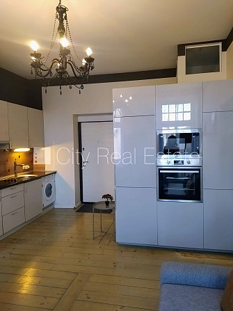 Šo dzīvokli izīrē pa diennaktīm (īstermiņa īre), īres cena sludinājumā norādīta par Rīga - foto 1