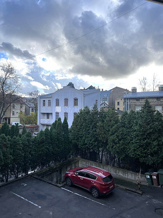 Fasādes māja, istabas izolētas 3 gab., studio tipa, virtuve apvienota ar viesistabu, augstie Rīga - foto 13