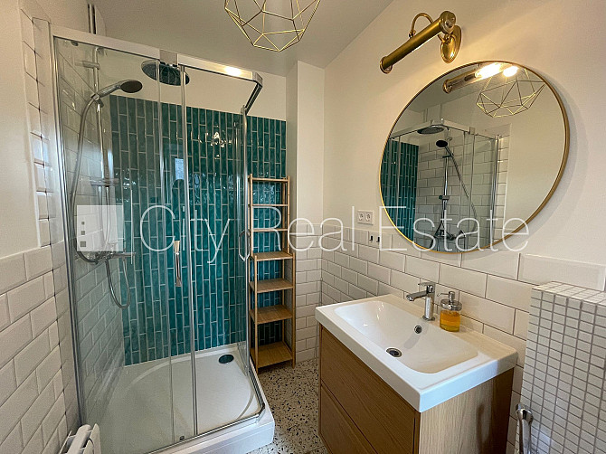 Fasādes māja, istabas izolētas 3 gab., studio tipa, virtuve apvienota ar viesistabu, augstie Rīga - foto 8