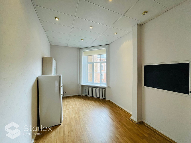 Iznomā biroja telpas ar izlietni Rīgas centrā prestižā jūgendstila ēkā Citadeles ielā 2 Rīga - foto 3