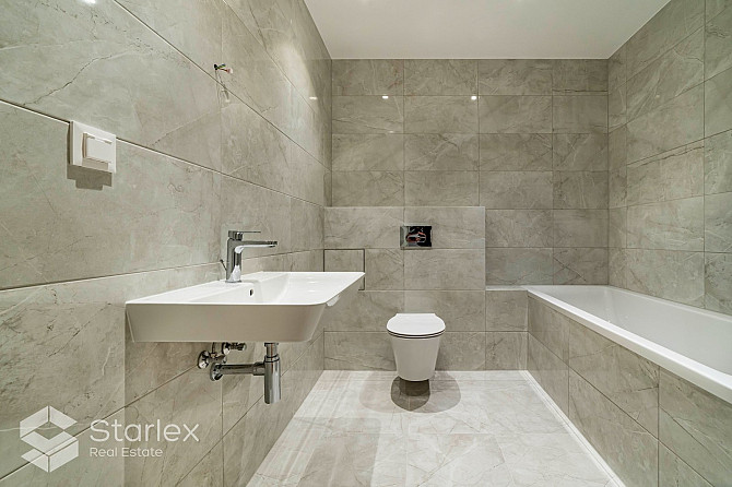 Ekspluatācijā nodota dzīvojamā māja Pļavniekos. Projektu raksturo augstvērtīga un Rīga - foto 11