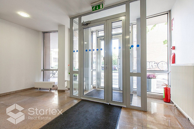 Iznomā modernas A klases biroja telpas Rīgas centrā. Birojs atrodas ēkas 2. stāvā. Birojs ir Rīga - foto 18