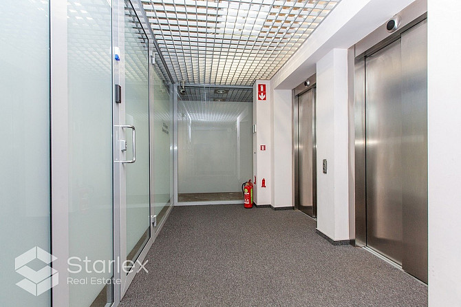 Iznomā modernas A klases biroja telpas Rīgas centrā. Birojs atrodas ēkas 2. stāvā. Birojs ir Rīga - foto 9