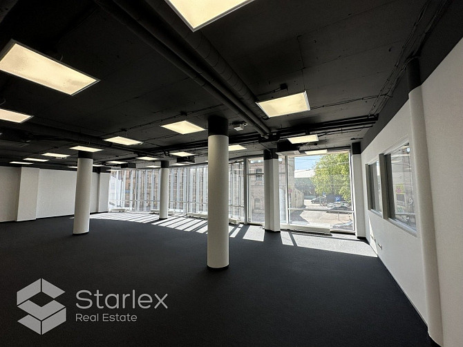 Iznomā modernas A klases biroja telpas Rīgas centrā. Birojs atrodas ēkas 2. stāvā. Birojs ir Rīga - foto 3