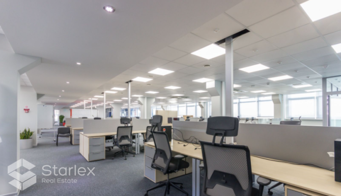 Atvērtā plānojuma birojs ar profesionālai IT kompānijai veidotām sakaru komunikācijām. Rīga - foto 10