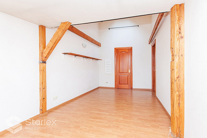 Plašs mansarda dzīvoklis ar logiem gan uz pagalmu, gan fasādi - Lāčplēša ielu. Dzīvoklis ir Rīga - foto 13