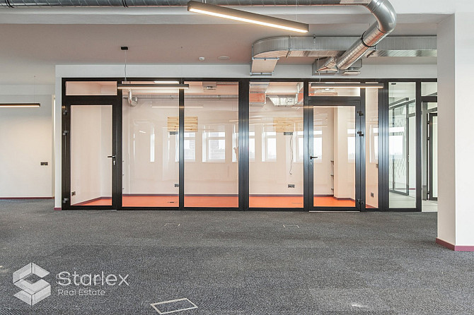 Iznomā biroju ar gleznainu skatu uz Daugavu. Kopējā platība 254 m2.Birojs izvietots ēkas Rīga - foto 19