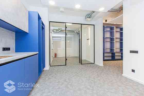 Стильный офис с живописным видом на Даугаву.  Общая площадь 341 м2. Офис расположен Rīga