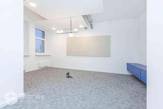 Стильный офис с живописным видом на Даугаву.  Общая площадь 341 м2. Офис расположен Rīga