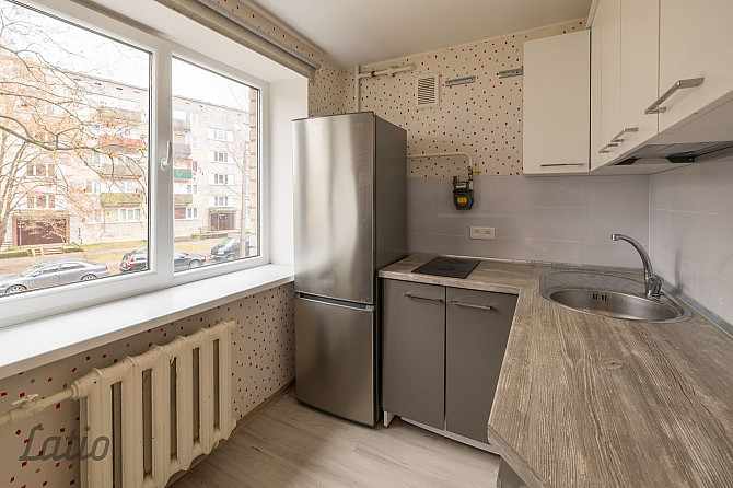 Tiek pārdots vienistabas dzīvoklis ar lielisku atrašanās vietu Ķīmiķu mikrorajonā. Dzīvoklim ir PVC  Рига - изображение 5