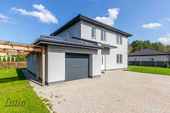 Pārdod plašu 2025.gada būvētu privātmāju.
Mājai ir labi pārdomāts plānojums-  5 izolētas istabas, ar Rīgas rajons