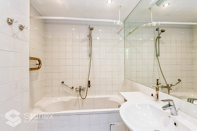 Iegādei pieejams dzīvoklis tikko renovētajā mājā ar lielisku skatu uz Pētersalas un Rīga - foto 9