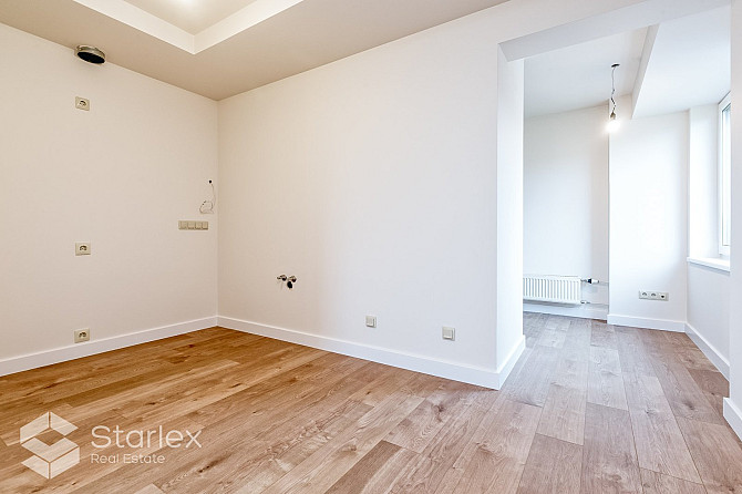 Iegādei pieejams dzīvoklis tikko renovētajā mājā ar lielisku skatu uz Pētersalas un Rīga - foto 4