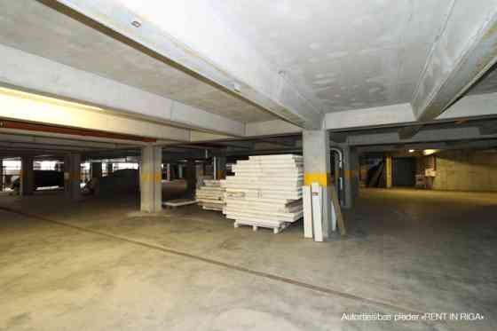 Clean and dry premises available for rent.  + Ceiling height: 2.4 m + Separate entrance from the str Рига