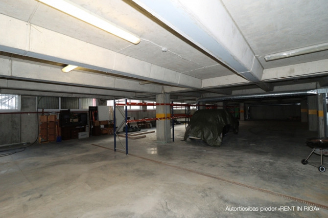 Clean and dry premises available for rent.  + Ceiling height: 2.4 m + Separate entrance from the str Рига - изображение 3