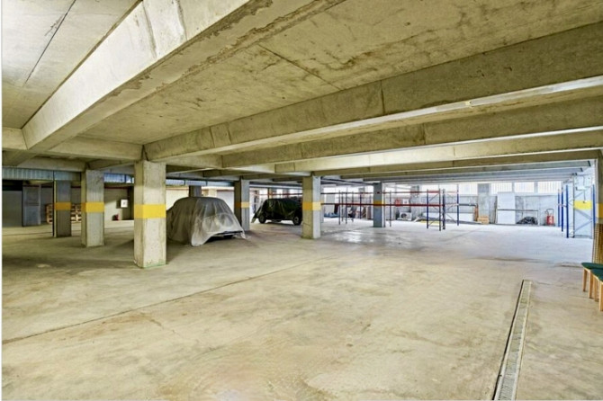 Clean and dry premises available for rent.  + Ceiling height: 2.4 m + Separate entrance from the str Рига - изображение 1