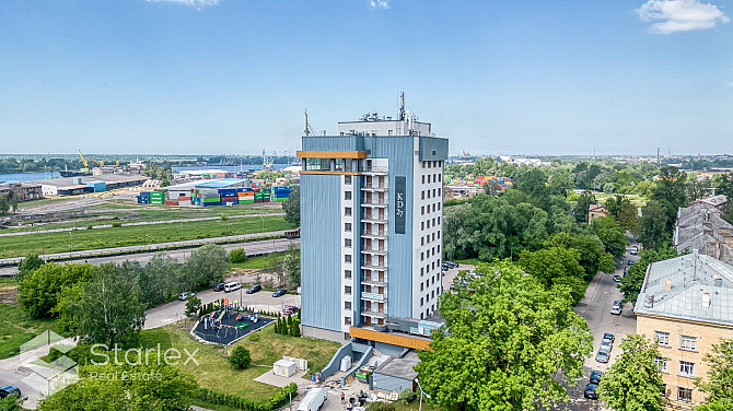 Iegādei pieejams dzīvoklis tikko renovētajā mājā ar lielisku skatu uz Pētersalas un Rīga - foto 2