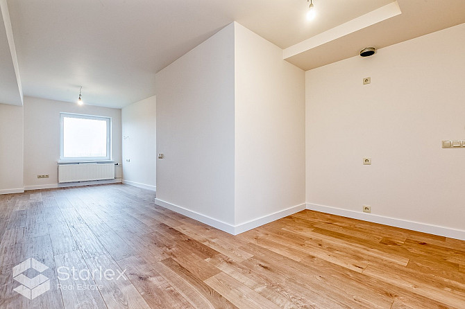 Iegādei pieejams dzīvoklis tikko renovētajā mājā ar lielisku skatu uz Pētersalas un Rīga - foto 5