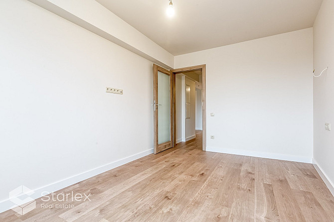 Iegādei pieejams dzīvoklis tikko renovētajā mājā ar lielisku skatu uz Pētersalas un Rīga - foto 20