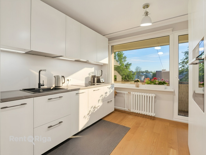 Приглашаю вас познакомиться с особенно светлой и уютной 2-комнатной квартирой в Cигулда - изображение 1