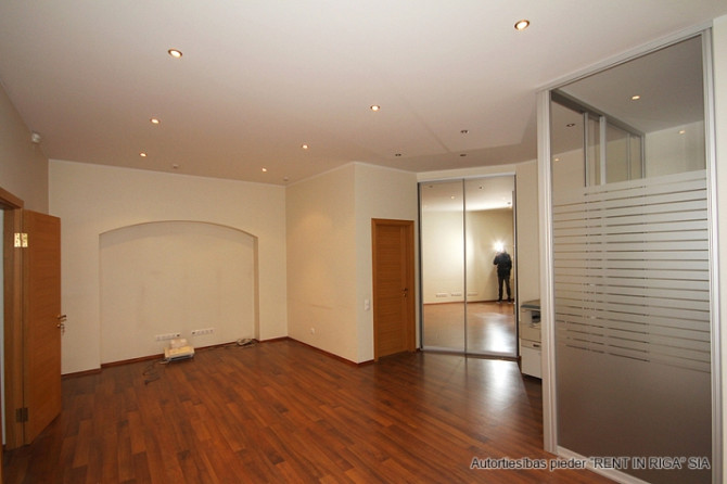 Biroja centrā. Telpas pēc kapitālā remonta;  Pieejas no 02.2026.  + 1. stāvs. + Platība sastāv no pr Рига - изображение 3