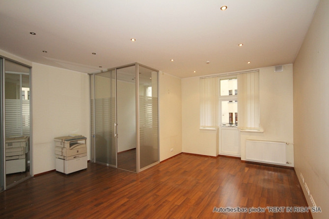 Biroja centrā. Telpas pēc kapitālā remonta;  Pieejas no 02.2026.  + 1. stāvs. + Platība sastāv no pr Рига - изображение 2