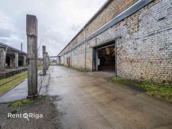 Сдаются складские помещения по адресу ул. Бuļļu 45.  Склад разделён на две части: Рига