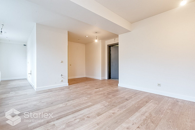 Iegādei pieejams dzīvoklis tikko renovētajā mājā ar lielisku skatu uz Pētersalas un Rīga - foto 19