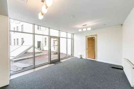 Iznomā biroja telpas prestižā vietā Vecrīgā, Audēju ielā 8.








Ēka celta 1790. gadā, arhitekts  Рига