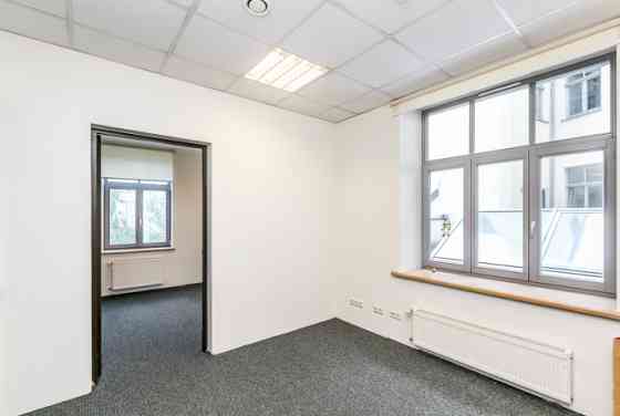 Iznomā biroja telpas prestižā vietā Vecrīgā, Audēju ielā 8.








Ēka celta 1790. gadā, arhitekts  Рига