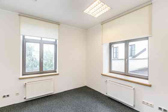 Iznomā biroja telpas prestižā vietā Vecrīgā, Audēju ielā 8.








Ēka celta 1790. gadā, arhitekts  Рига