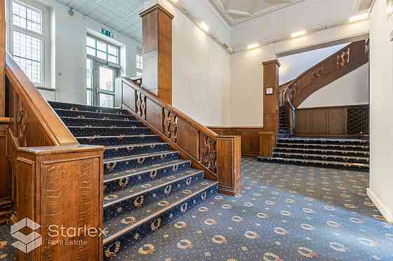 Iznomā īpašumu ekskluzīvā vietā Rīgas centrā  Raiņa bulvārī 7.Raiņa bulvārī 7 atrodas divstāvu mūra  Рига