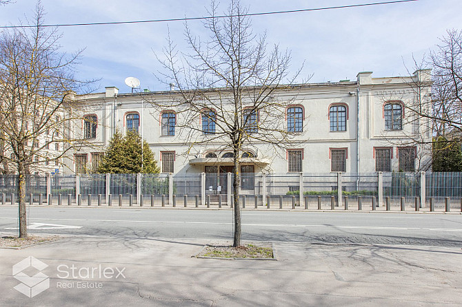 Iznomā īpašumu ekskluzīvā vietā Rīgas centrā  Raiņa bulvārī 7.Raiņa bulvārī 7 atrodas divstāvu mūra  Рига - изображение 1