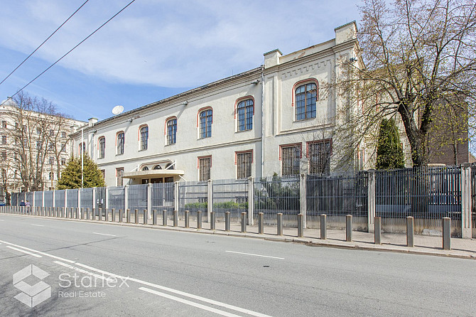 Iznomā īpašumu ekskluzīvā vietā Rīgas centrā  Raiņa bulvārī 7.Raiņa bulvārī 7 atrodas divstāvu mūra  Рига - изображение 2