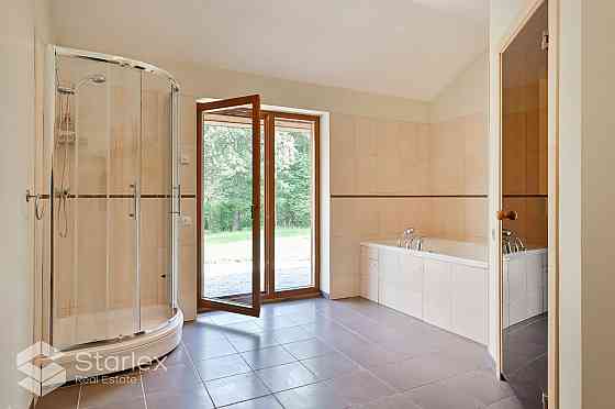 Частный дом с красивой, ухоженной, живописной территорией. Предлагается к Rīgas rajons